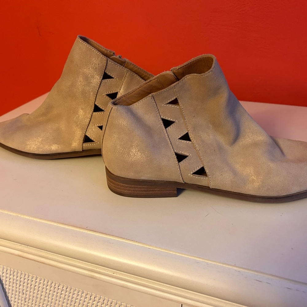 Stylish Women's Tan Ankle Boots Lucky